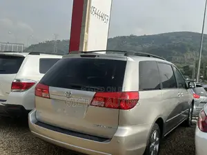 Toyota Sienna 2005 Gold