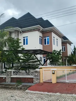 6bdrm Duplex in Chaplain Court, Ogombo for rent
