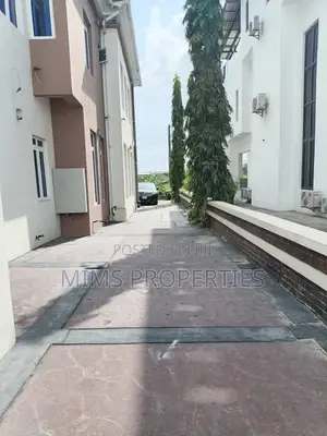 6bdrm Duplex in Chaplain Court, Ogombo for rent