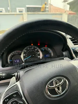 Toyota Camry SE 4dr Sedan (2.5L 4cyl 6A) 2014 White