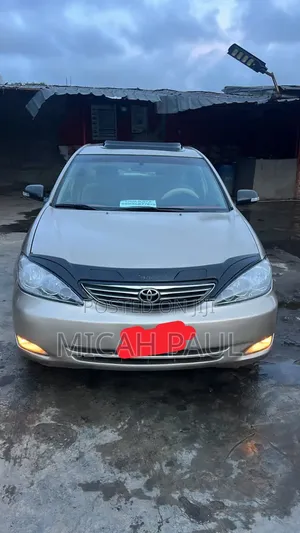 Toyota Camry LE 4dr Sedan (2.4L 4cyl 5M) 2003 Gold