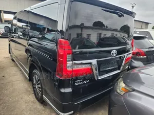 Toyota Granvia Premium 3.5 V6 Petrol 9-Seater 2022 Black