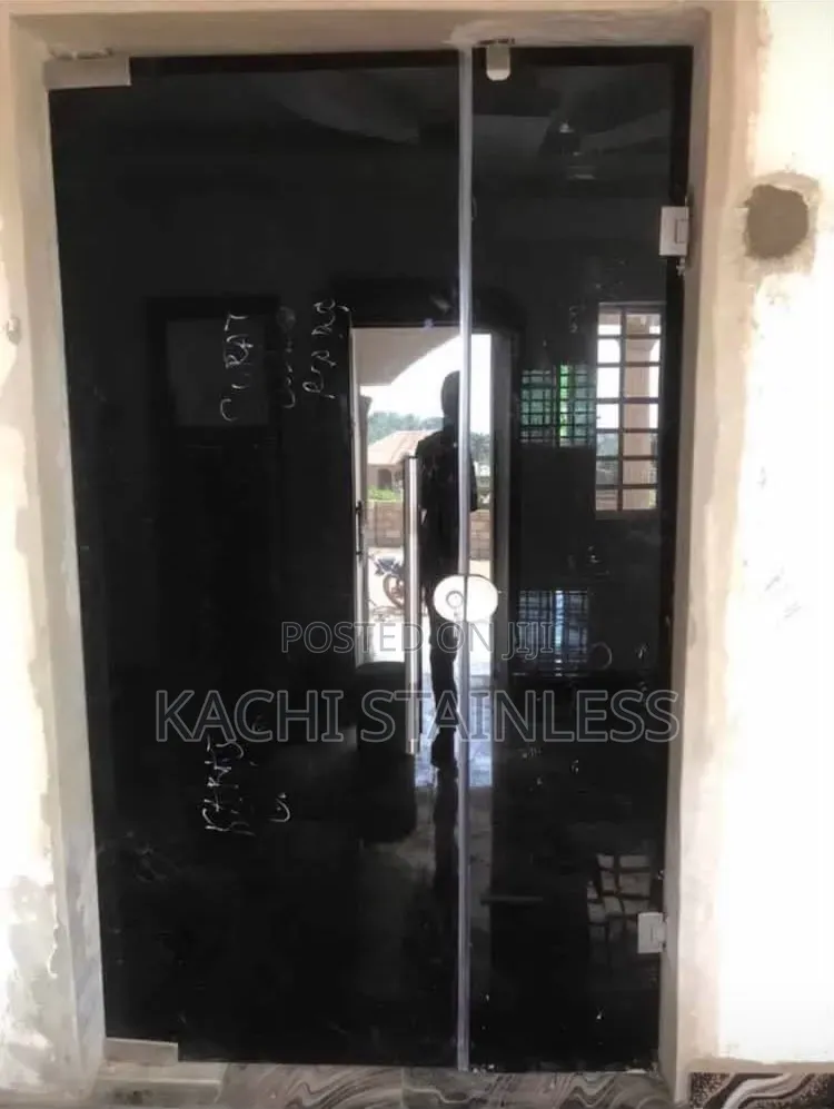 Frameless Glass Door