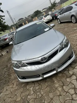 Toyota Camry SE 4dr Sedan (2.5L 4cyl 6A) 2014 Silver