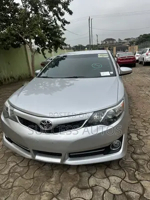 Toyota Camry SE 4dr Sedan (2.5L 4cyl 6A) 2014 Silver