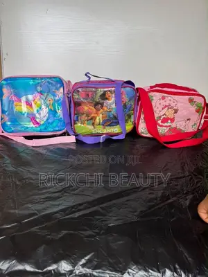 Quality Lunch Box Available in Different Designs