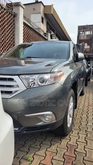 Toyota Highlander 3.5L 4WD 2013 Green