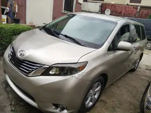 Toyota Sienna 2015 Silver
