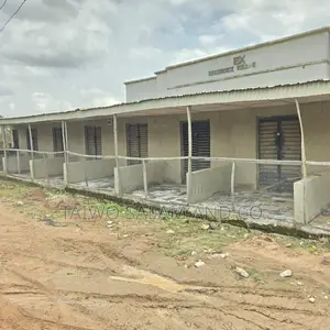 8 Units of Shops