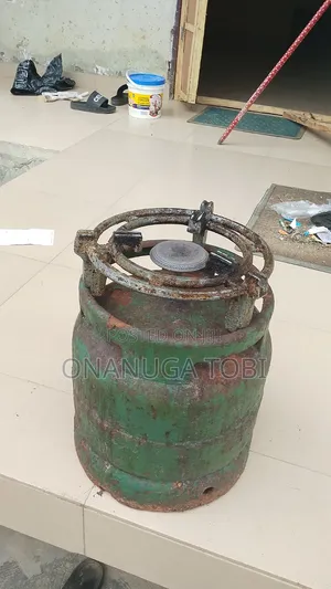 Gas Cylinder With Burner Head . Just Needs Sandpaper and Repainting