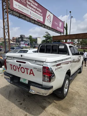 Toyota Hilux 2018 White