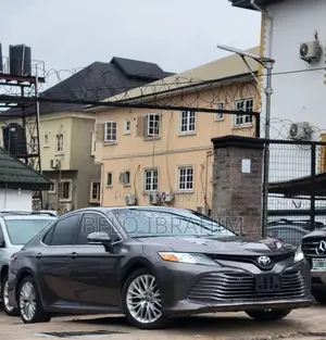 Toyota Camry XLE V6 FWD (3.5L 6cyl 8AM) 2018 Gray