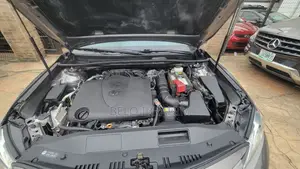 Toyota Camry XLE V6 FWD (3.5L 6cyl 8AM) 2018 Gray