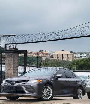 Toyota Camry XLE V6 FWD (3.5L 6cyl 8AM) 2018 Gray