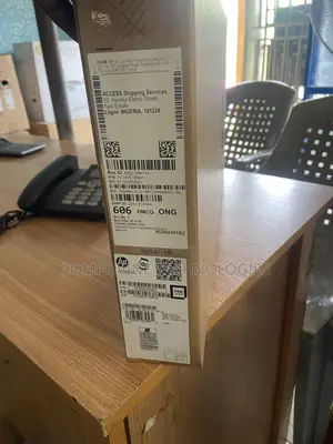 New Laptop HP 250 G10 8GB Intel Core i5 SSD 512GB