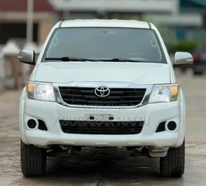 Toyota Hilux 2013 White