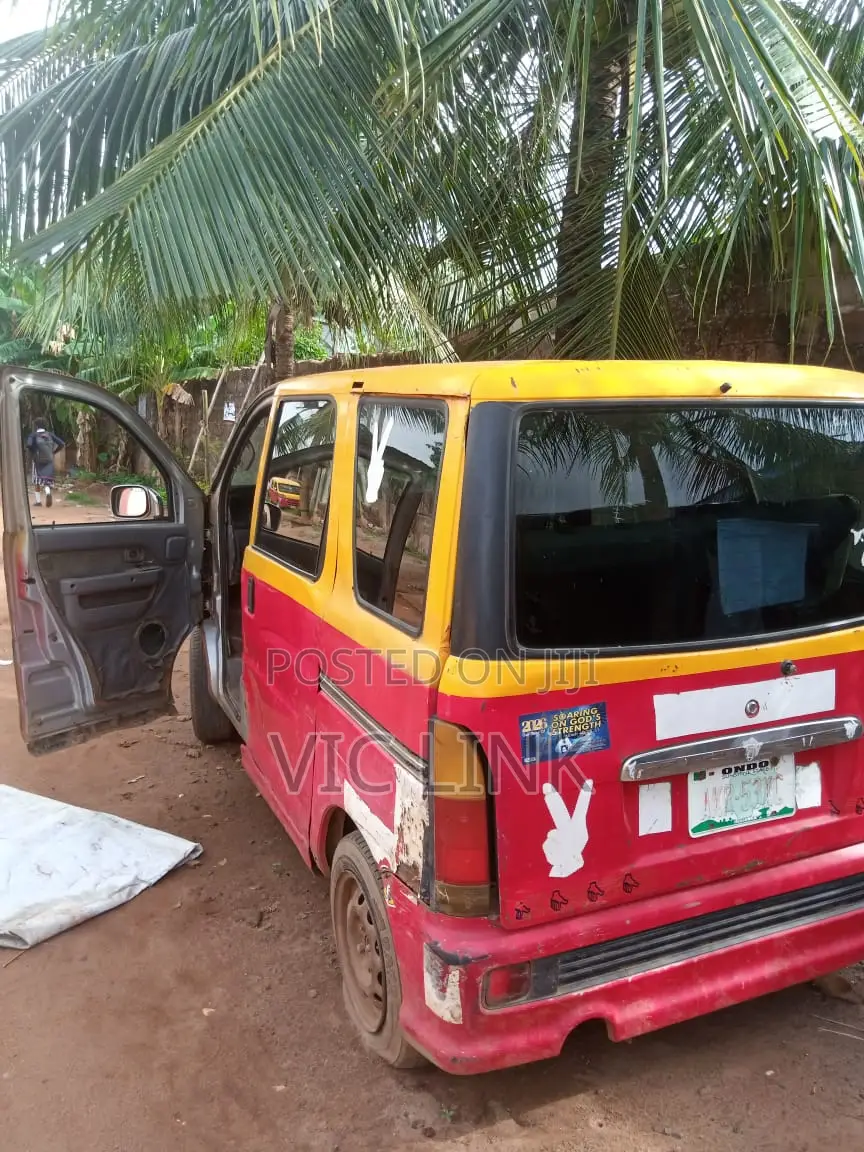 Suzuki APV Minibus 2012 Red