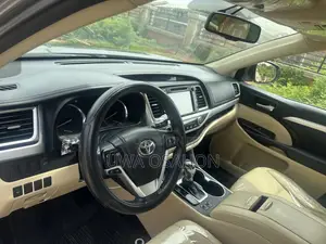 Toyota Highlander Limited 4dr SUV (3.5L 6cyl 6A) 2015