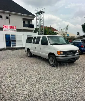 Ford E-350 2004 Off white