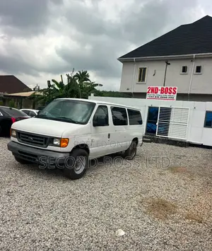 Ford E-350 2004 Off white
