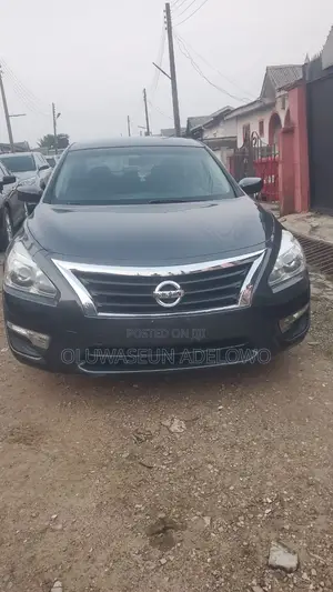 Nissan Altima Sedan 2.5 2013 Gray