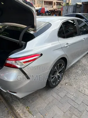 Toyota Camry 2018 Silver