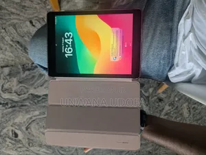 Apple iPad 9.7 32 GB Gray