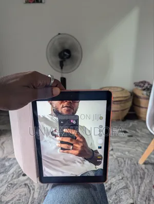 Apple iPad 9.7 32 GB Gray