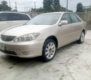 Toyota Camry 2005 Gold