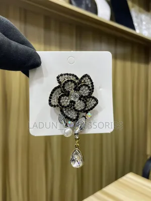 Vintage Crystal Flower Brooch