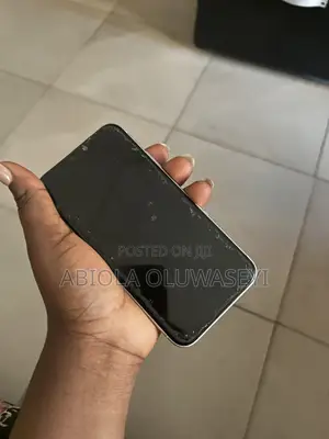 Apple iPhone XR 64 GB White