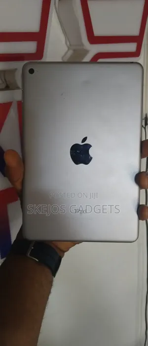Apple iPad mini 4 128 GB Silver