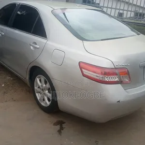 Toyota Camry 2011 Silver