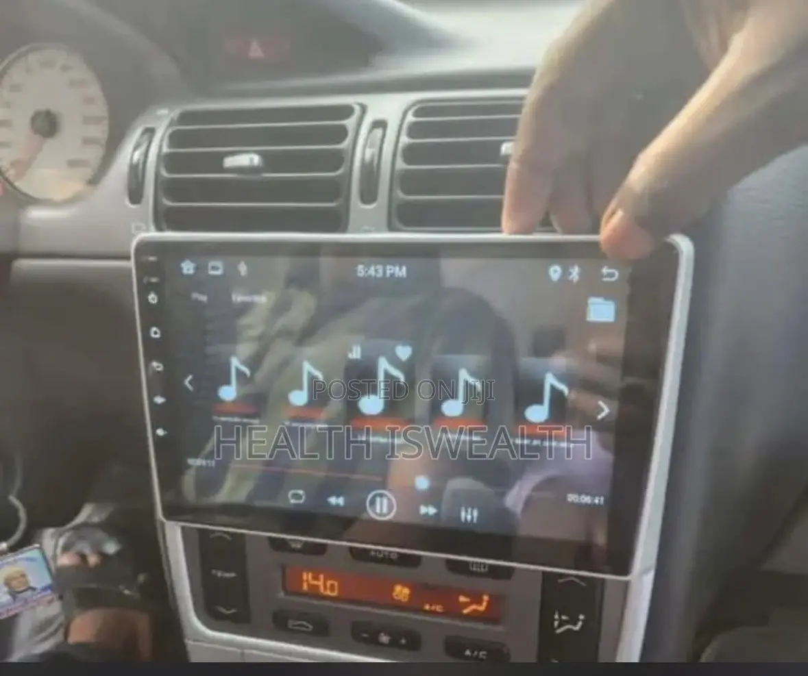 Android Screen With Reverse Camera