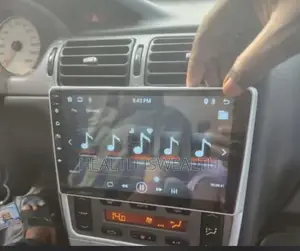 Android Screen With Reverse Camera
