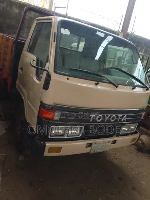 Toyota Dyna 200 Six Tyres Long Chasis With 2rz Engine Petrol