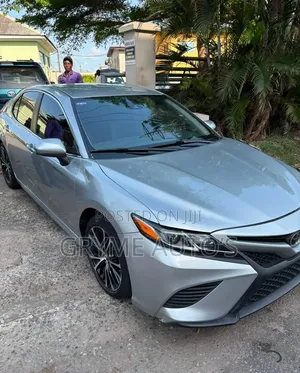 Toyota Camry 2018 Silver