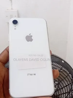 Apple iPhone XR 64 GB White