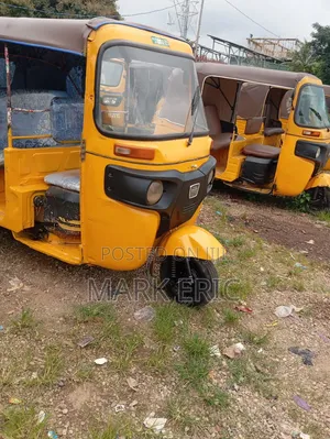 Bajaj RE 2023