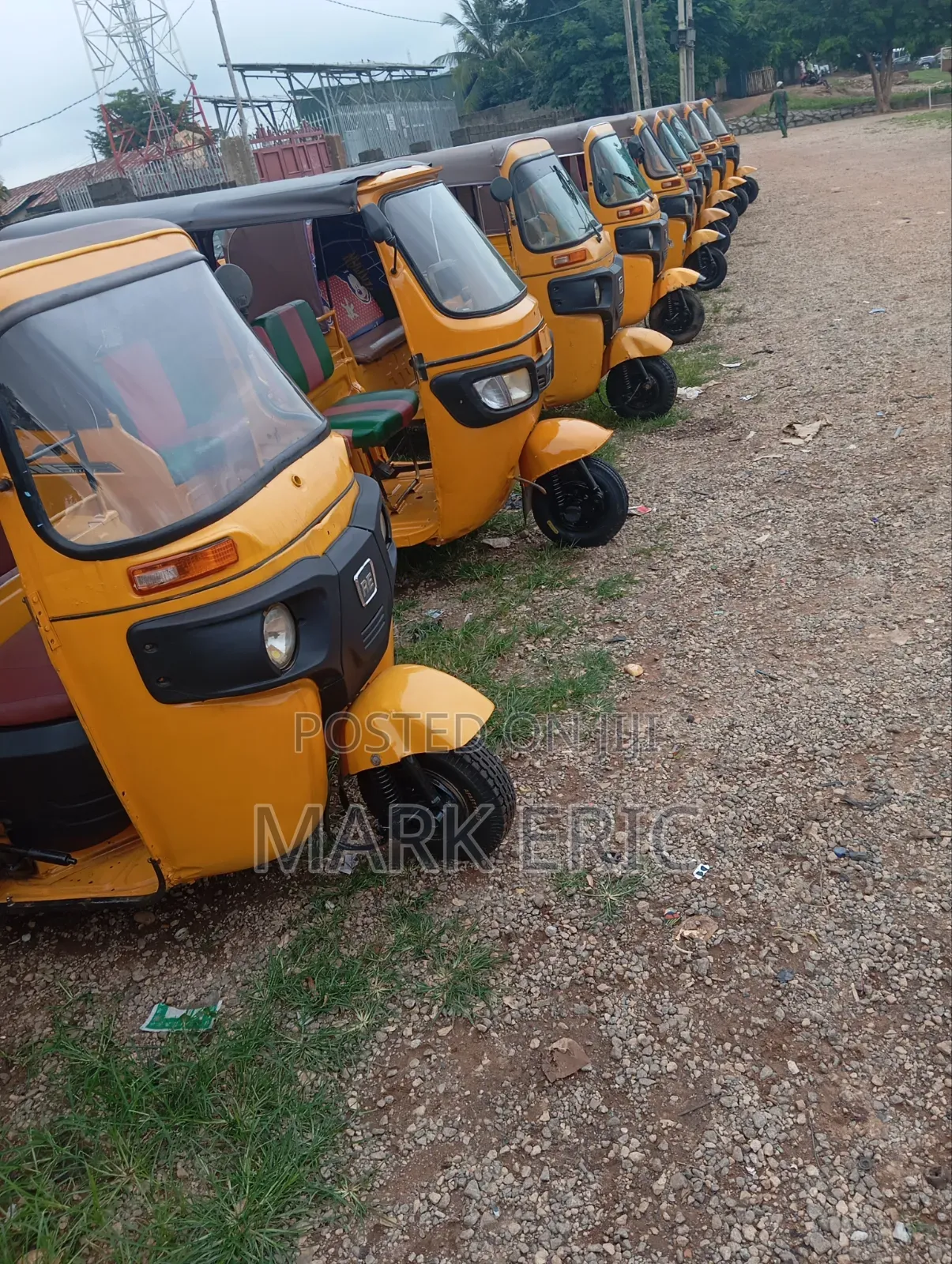Bajaj RE 2023