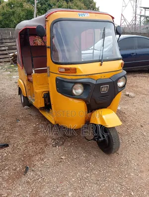 Bajaj RE 2023