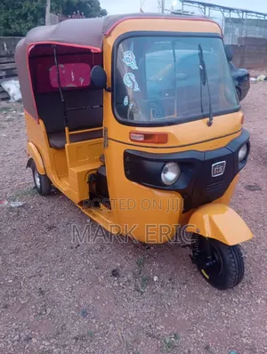 Bajaj RE 2023