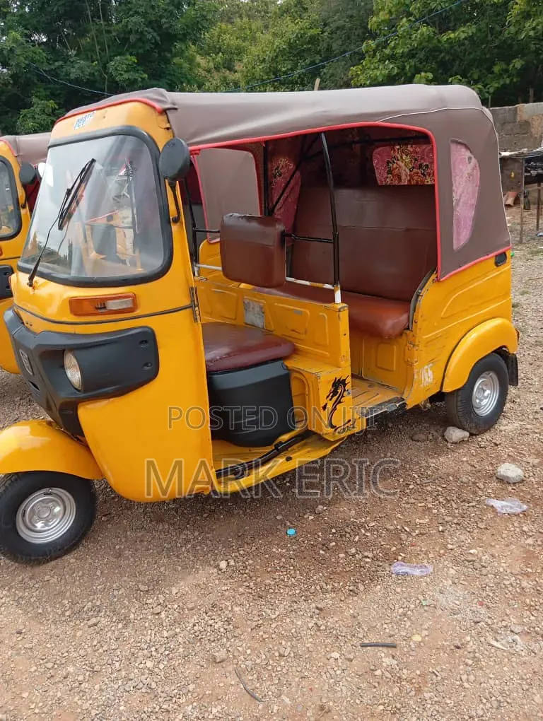 Bajaj RE 2023