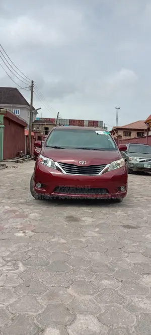 Toyota Sienna LE 7 Passenger 2011 Burgundy