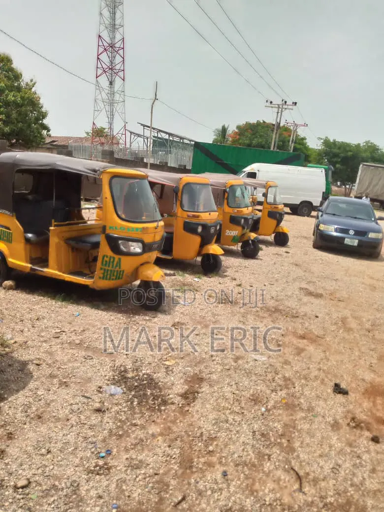 Bajaj RE 2023