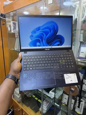 Laptop Asus E502S 4GB Intel Core i5 SSD 256GB