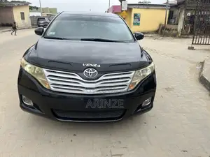 Toyota Venza LE 2011 Silver