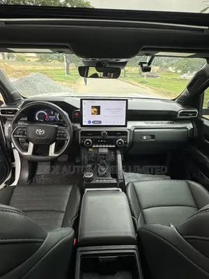 Toyota Tacoma 2024 White