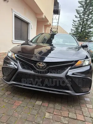 Toyota Camry SE 2024 Black