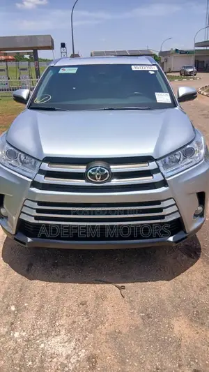 Toyota Highlander XLE 4x2 V6 (3.5L 6cyl 8A) 2017 Silver